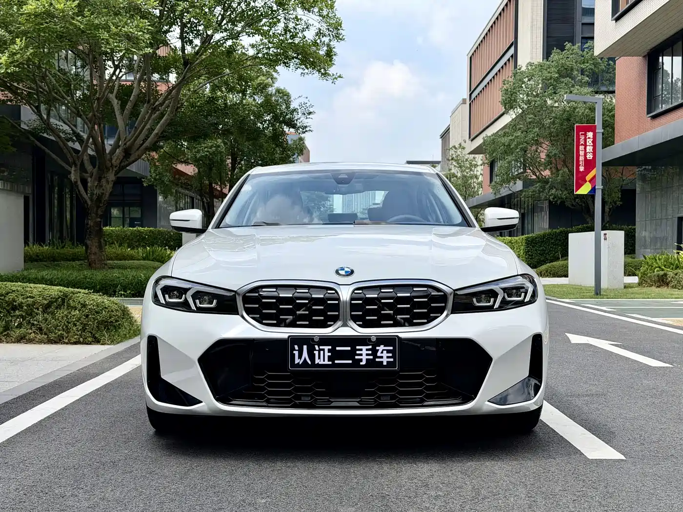 BMW 3 Series 2026 325Li M Sport Package фото 2