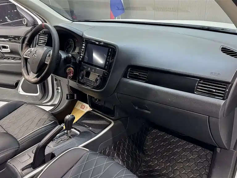 Mitsubishi Outlander 2021 2.0L 2WD Smooth Ride Version 5-Seater 14