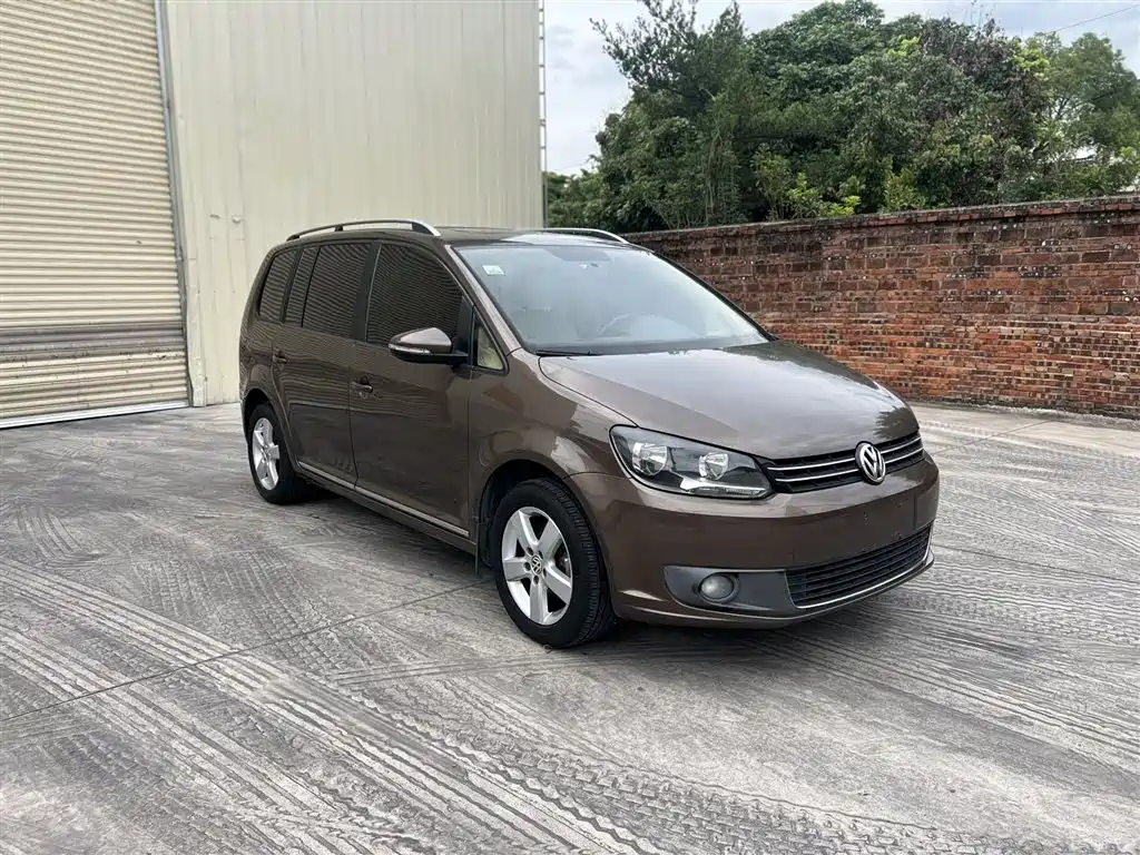 Volkswagen Touran 2011 1.4T DSG Smart Elegance 5-seater фото 3