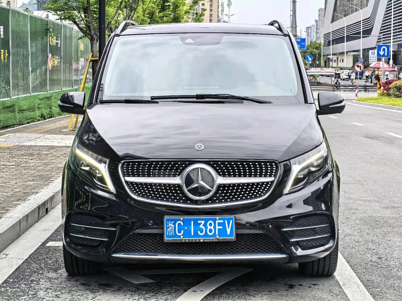 Mercedes-Benz V-Class 2022 V 260 L Long Wheelbase Luxury Edition фото 2