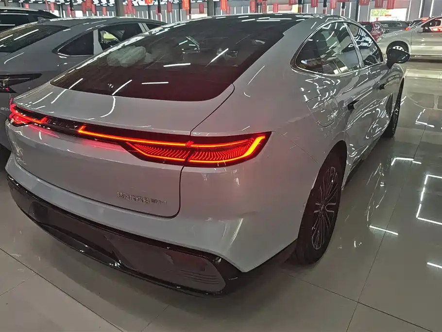 Geely Galaxy Galaxy Xingyao 8 2025 60km EM-i Luxury Edition фото 3