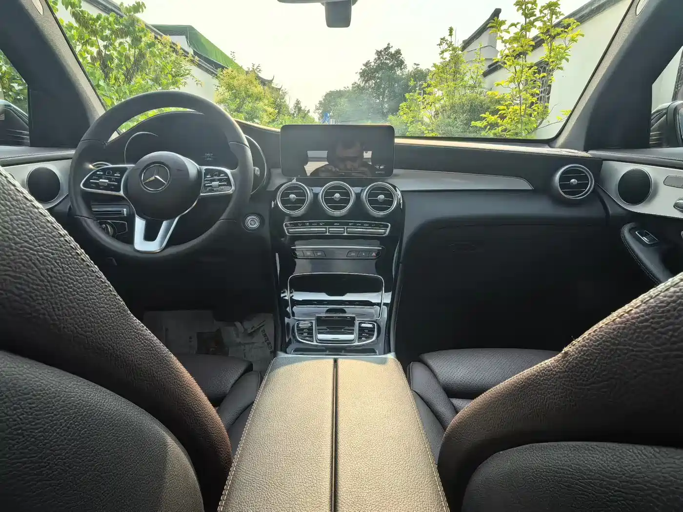 MERCEDES-BENZ GLC