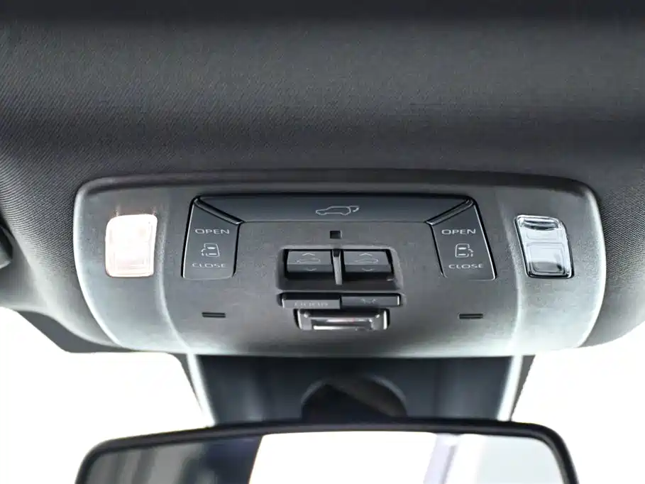 Toyota Sienna 2021 2.5L Hybrid Premium Edition фото 32