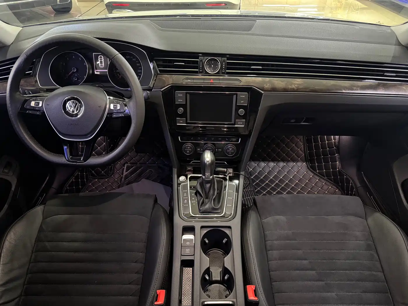 Volkswagen Magotan 2018 330TSI DSG Luxury фото 6