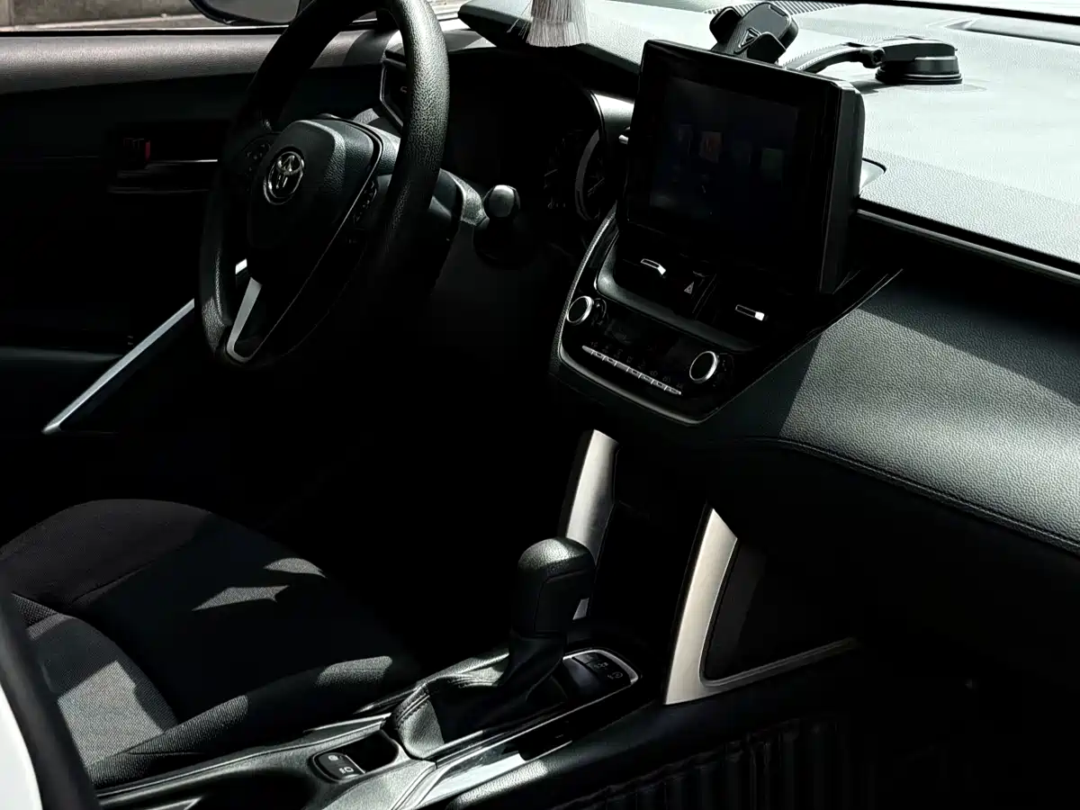 Toyota Frontlander 2023 2.0L CVT Leading Edition фото 8