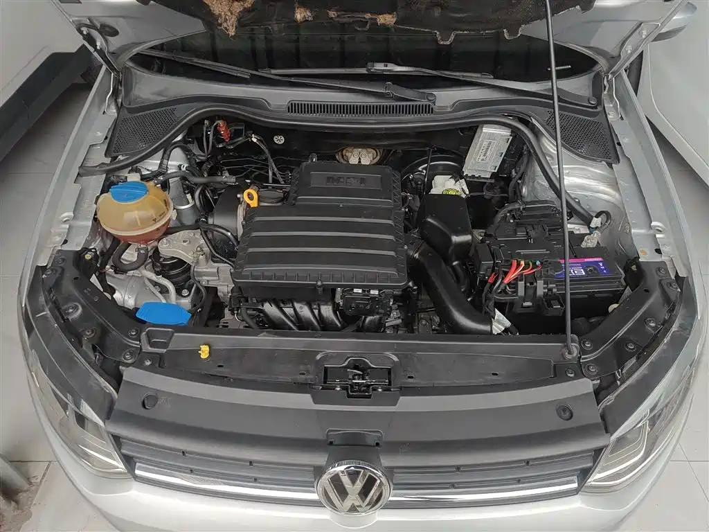 Volkswagen Polo 2014 1.4L Automatic Comfort Edition фото 10