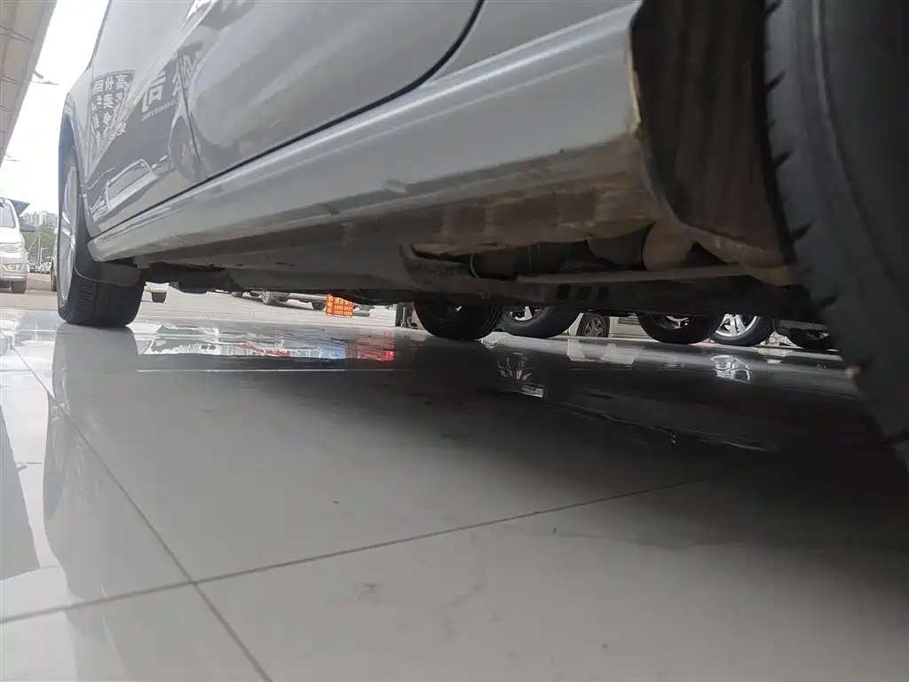 Volkswagen Polo 2014 1.4L Automatic Comfort Edition фото 18