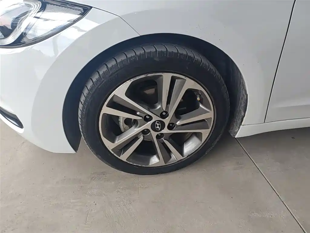 Hyundai Elantra 2016 Model 1.6L Automatic Smart Elite фото 23