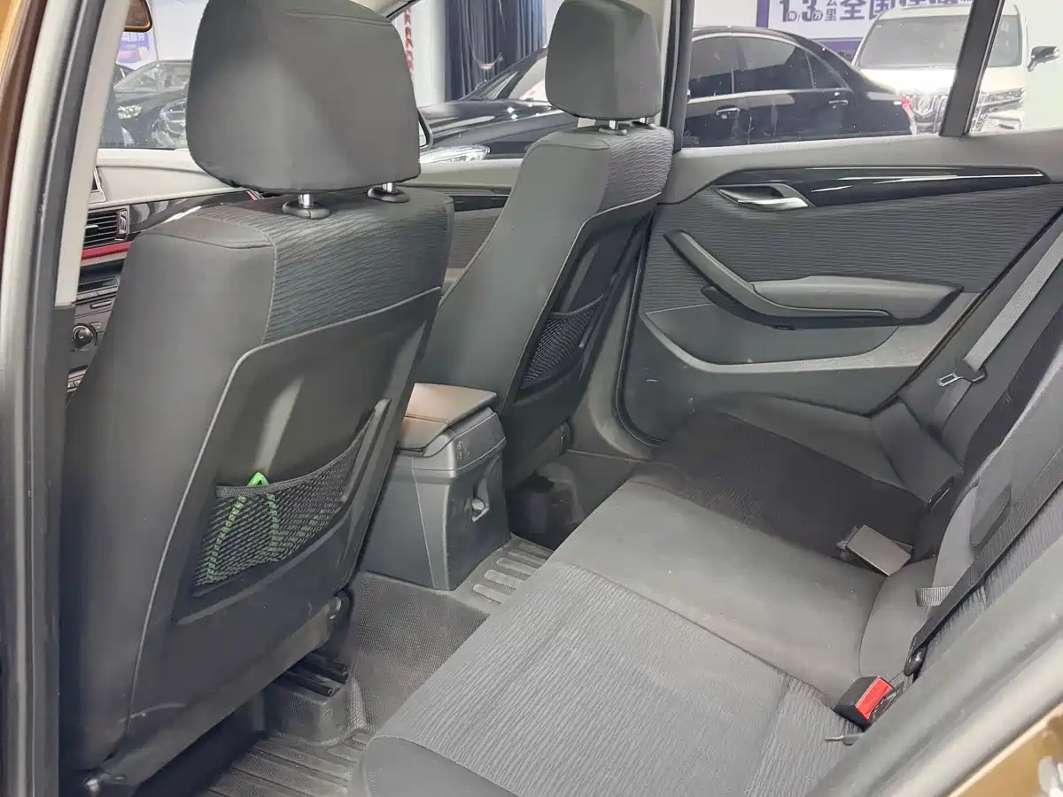 BMW X1 2015 Model sDrive18i Fashion Advanced Edition фото 8