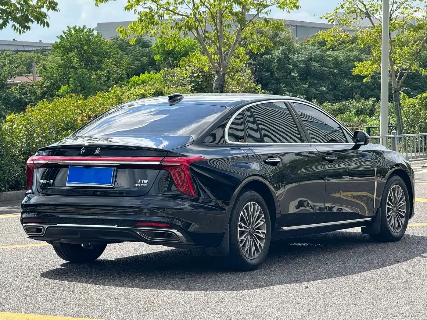 Hongqi H5 2025 1.5T DCT Qiyue 500,000 Units Commemorative Edition фото 8