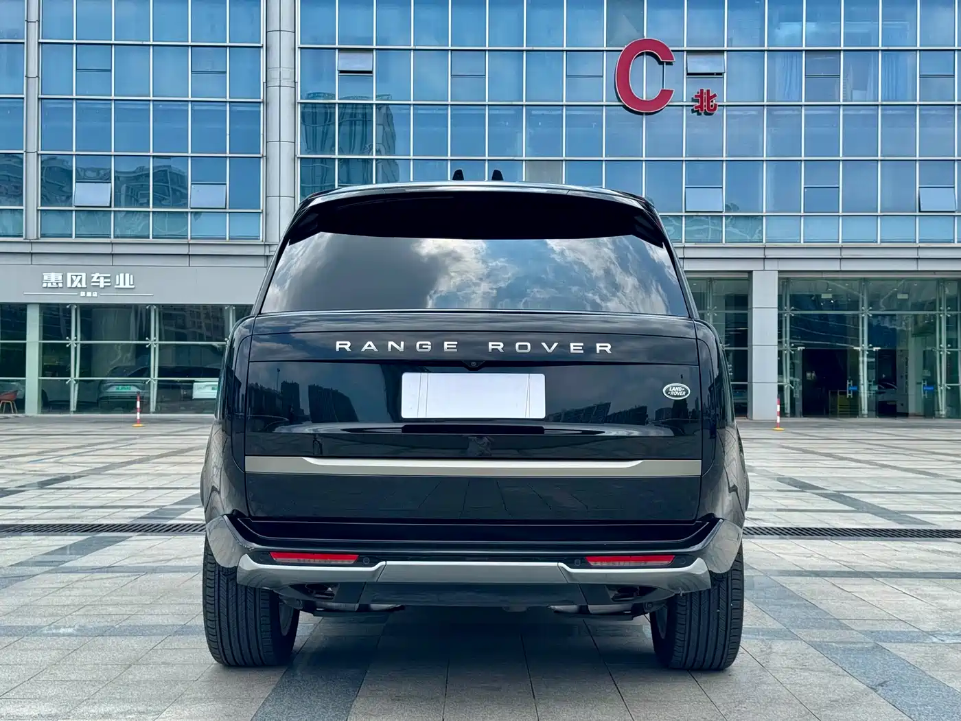 Land Rover Range Rover 2025 3.0 L6 400PS Flourishing Era Extended Wheelbase фото 5