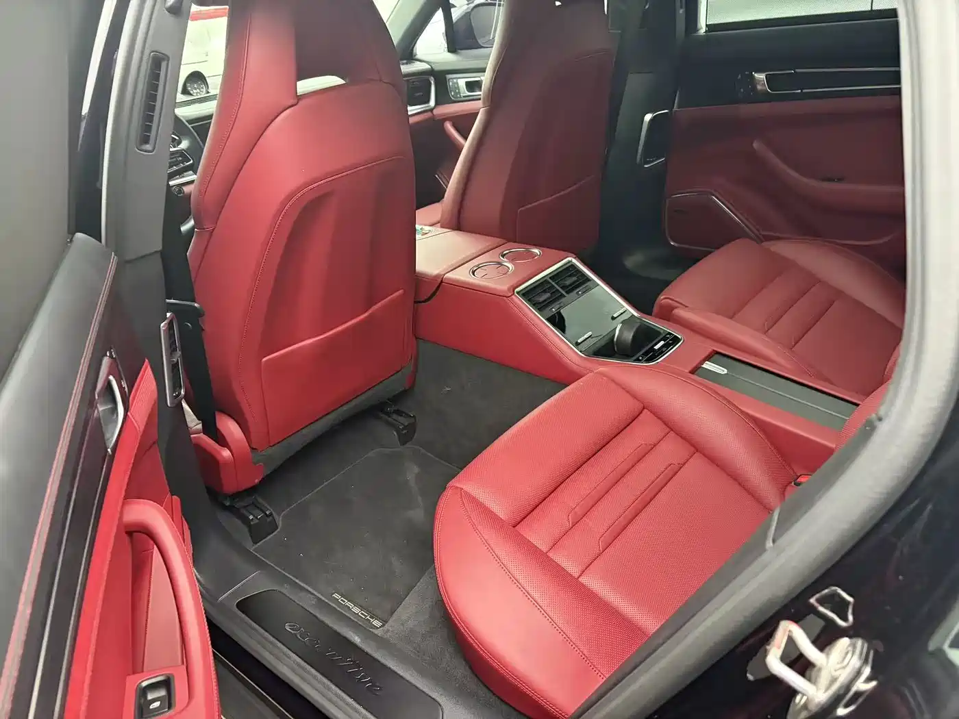 Porsche Panamera 2023 Panamera Executive Long Wheelbase Platinum Edition 2.9T фото 3