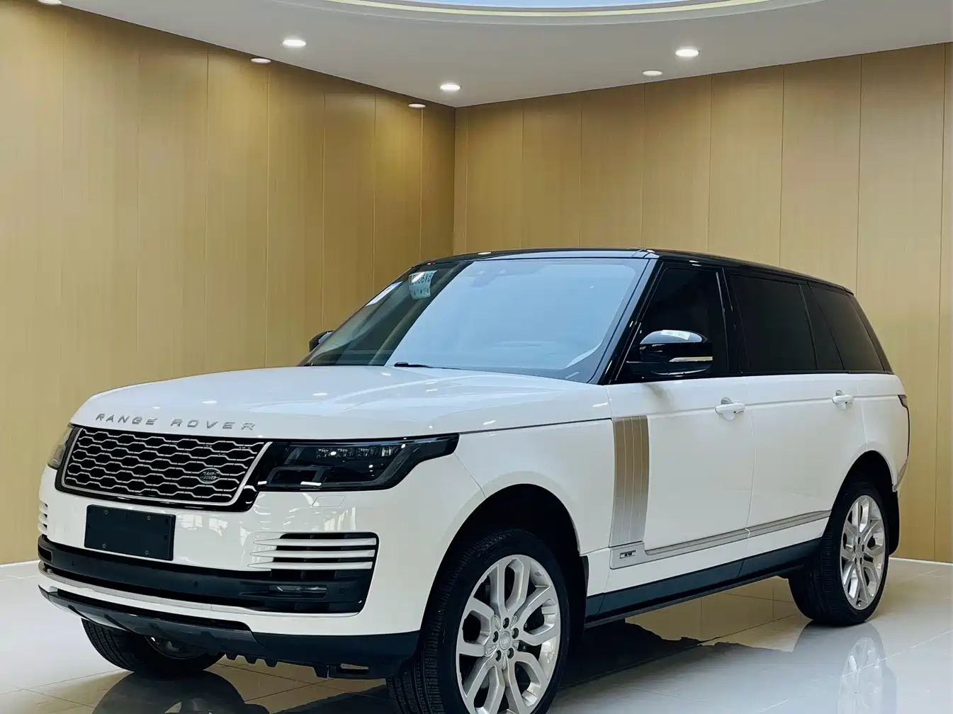 Land Rover Range Rover 2022 3.0 L6 400PS Heritage Extended Classic Edition