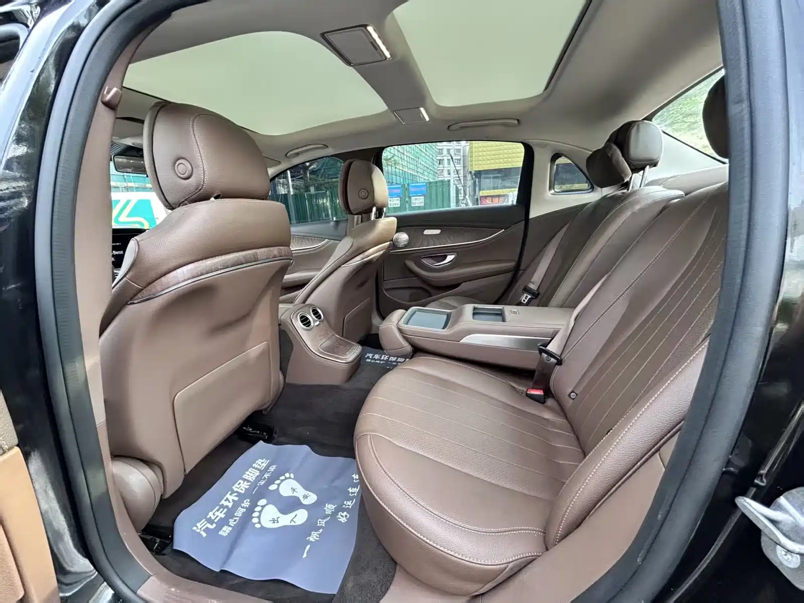 Photo 8 - Mercedes-Benz E-Class