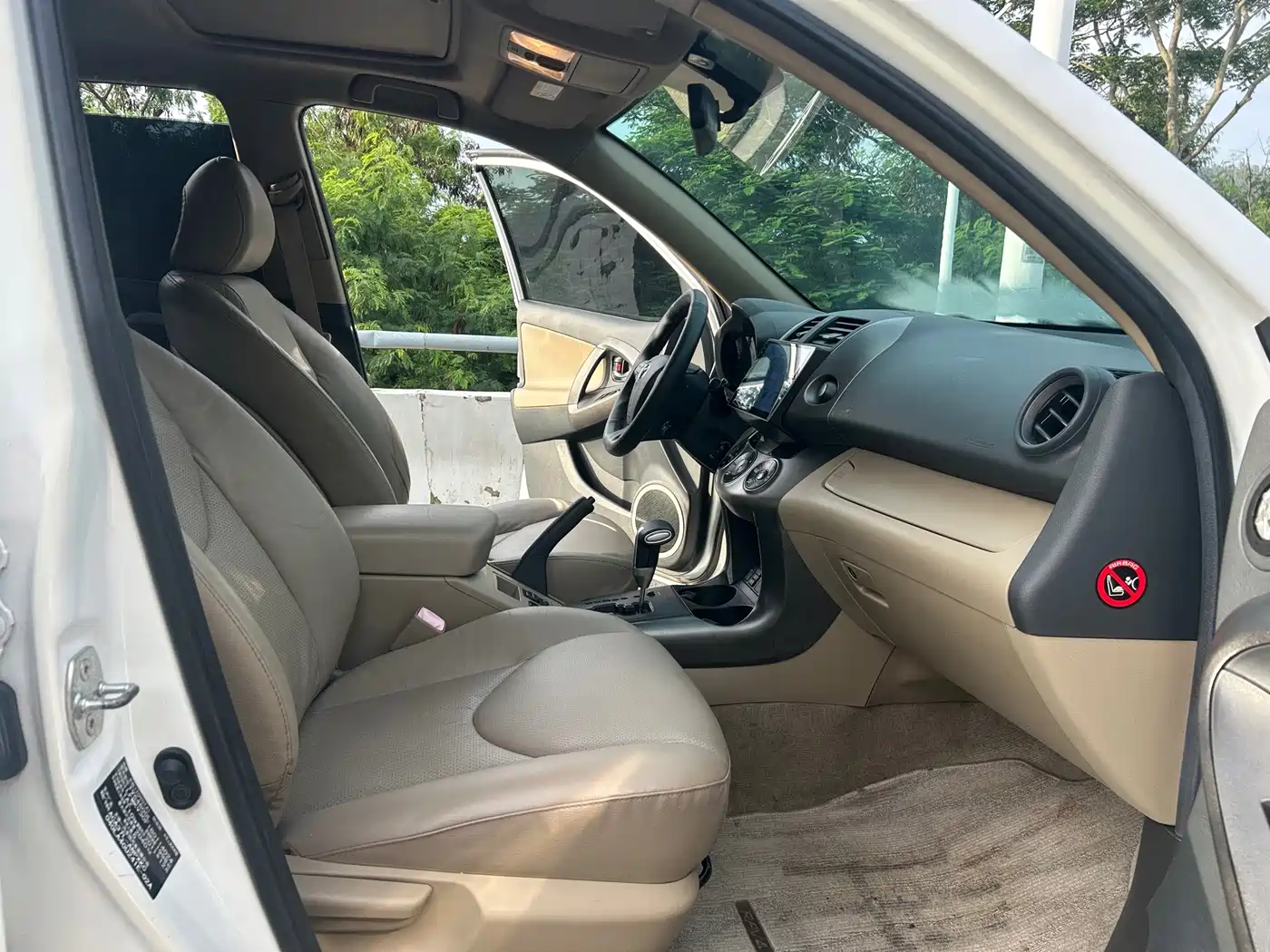 Photo 8 - Toyota RAV4 Rongfang