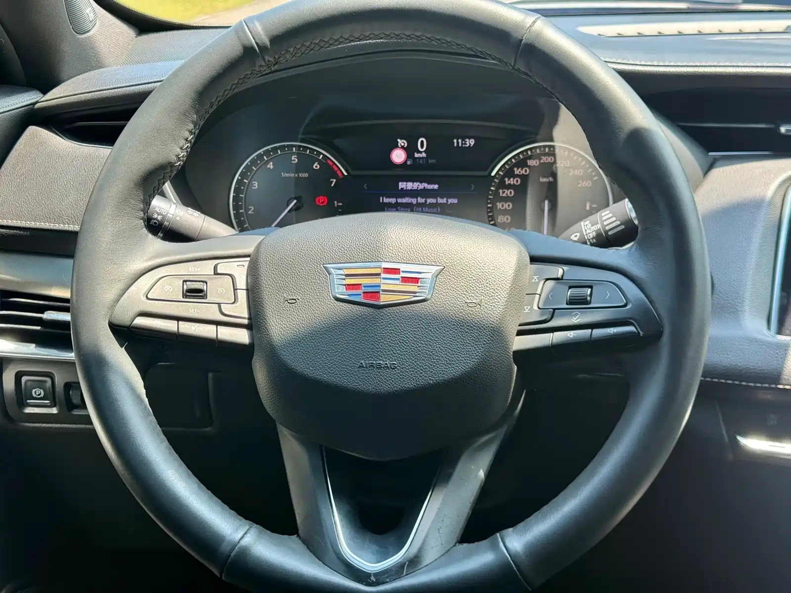 Фото 14 - Cadillac XT4