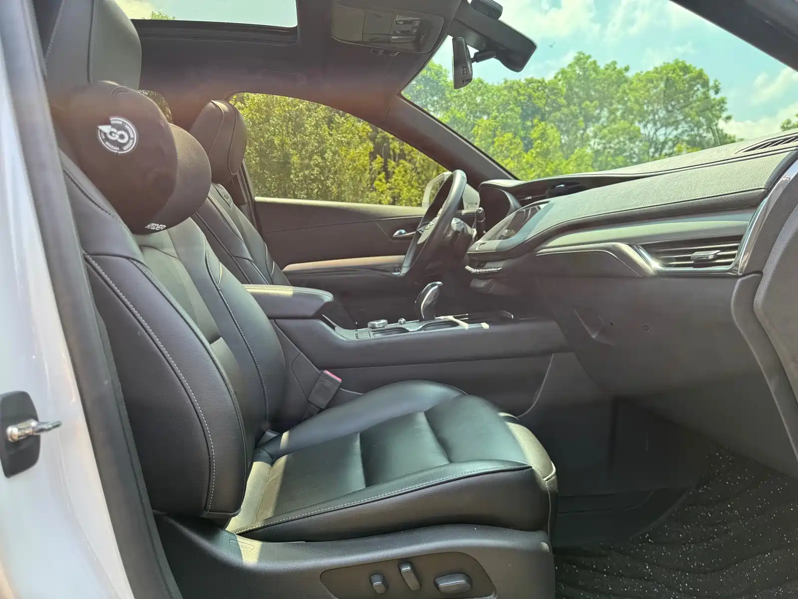 Фото 19 - Cadillac XT4