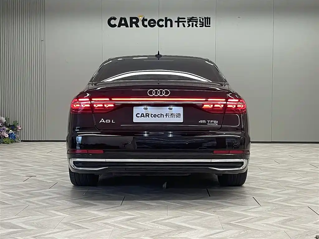 Photo 6 - Audi A8