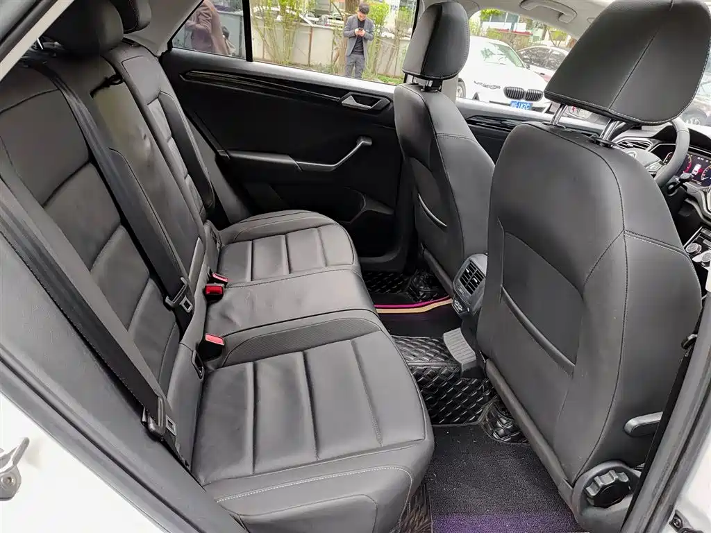 VOLKSWAGEN T ROC EXPLORING SONGS