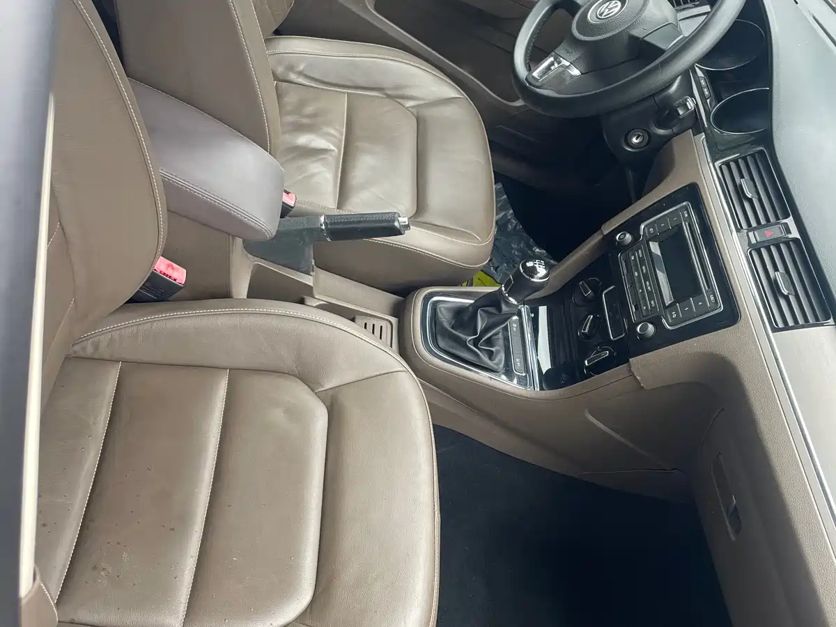 Volkswagen Bora 2014 1.6L Manual Comfort Edition фото 3