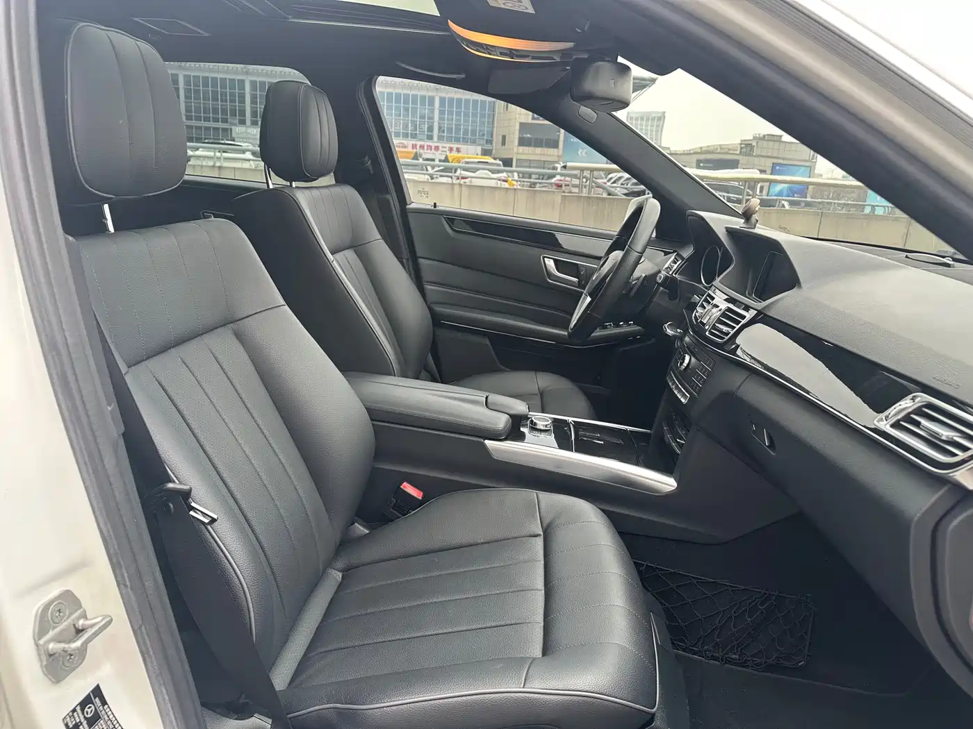 Mercedes-Benz E-Class 2015 E 260 L Sport фото 24