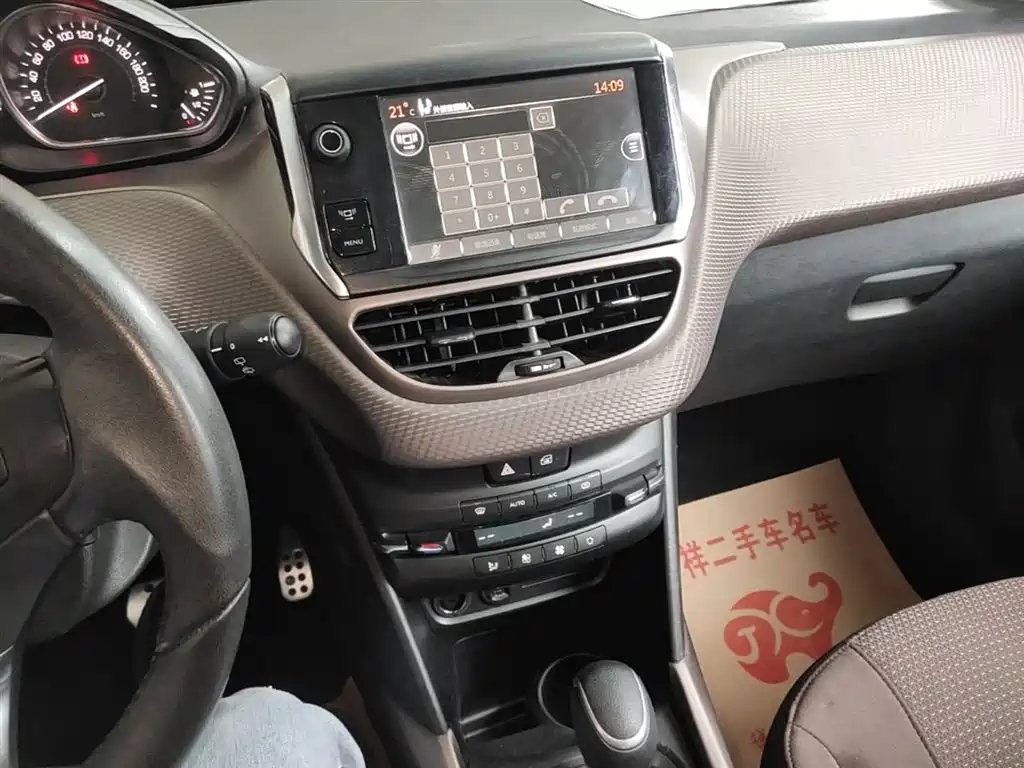 Peugeot 2008 2014 1.6L Automatic Navigation Edition фото 12