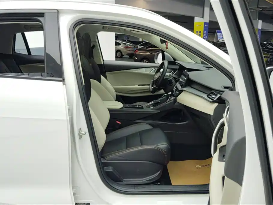 Lynk & Co 06 EM-P 2022 PHEV 84KM Range Pro фото 8