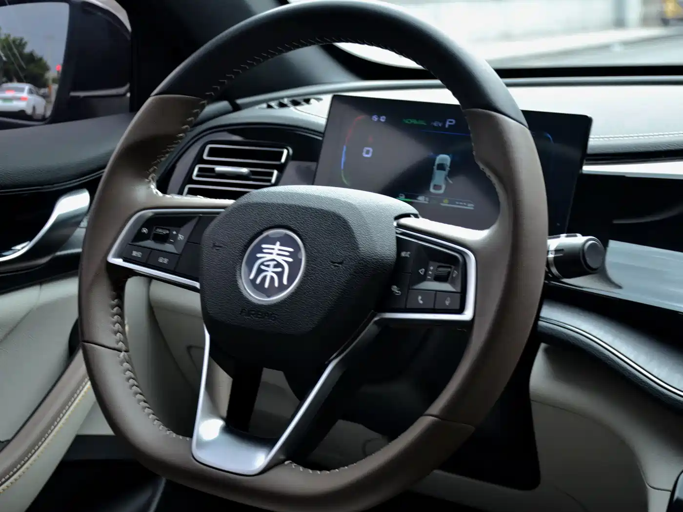 BYD Qin PLUS 2023 Champion Edition DM-i 55KM Leading фото 17