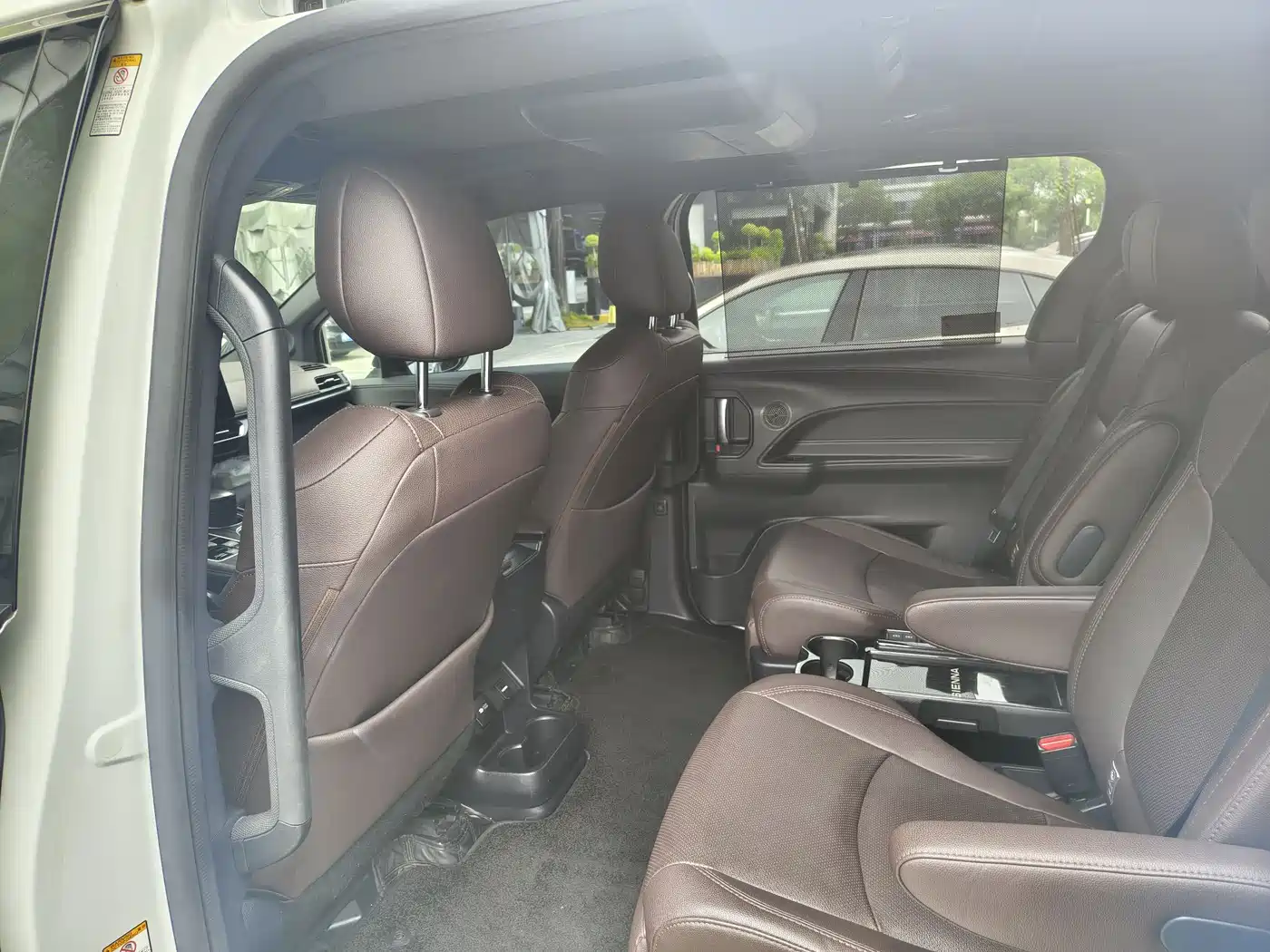 Toyota Sienna 2021 2.5L Hybrid Platinum Edition фото 5