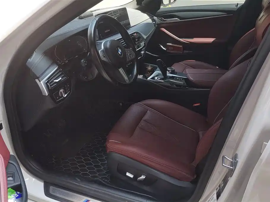 BMW 5 Series 2023 530Li Leading M Sport Package фото 9