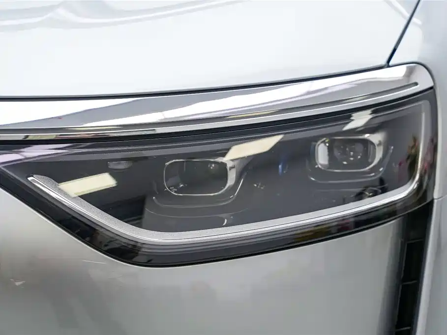 AITO Wenjie AITO M8 2025 Extended Range Ultra 53.4kWh 6-Seater фото 2