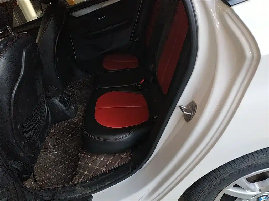 BMW 2 Series Touring 2016 218i Leading фото 10