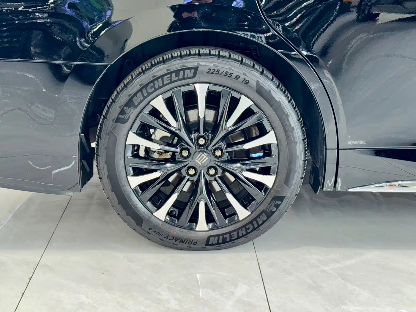 Toyota Vellfire 2024 Crown Hybrid 2.5L Executive Premium Edition фото 13