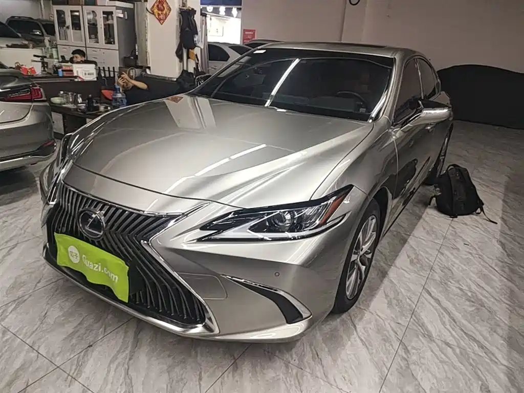 Lexus ES 2020 Model 300h Excellence Edition