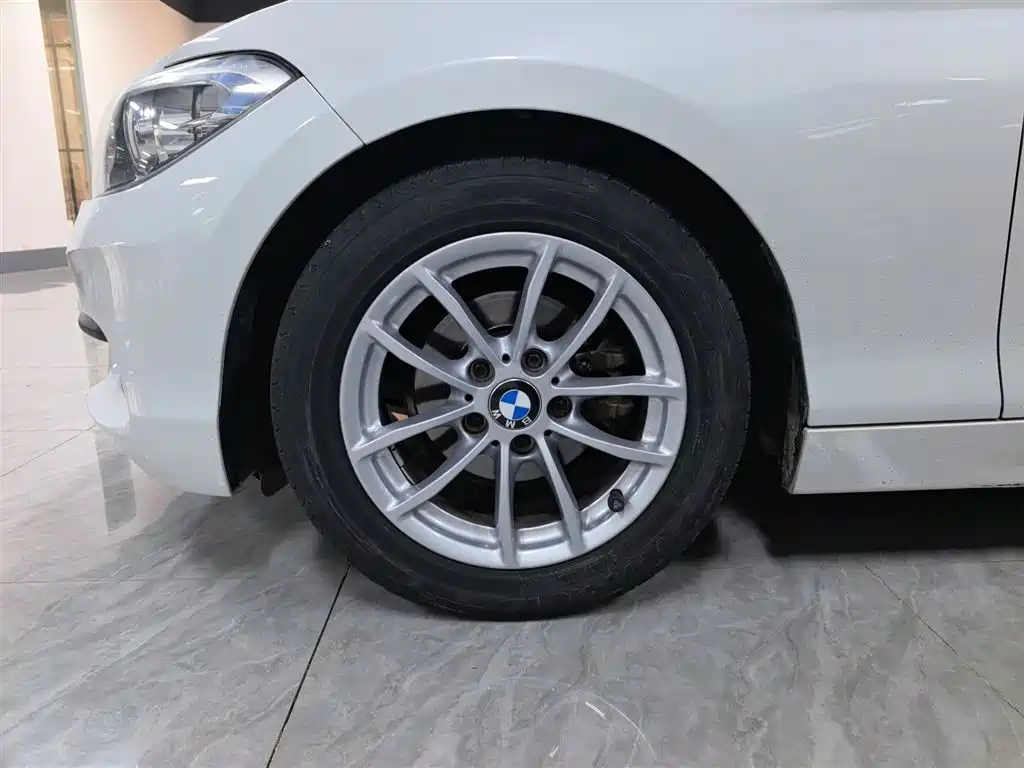 BMW 1 Series (Import) 2018 118i Leading фото 25