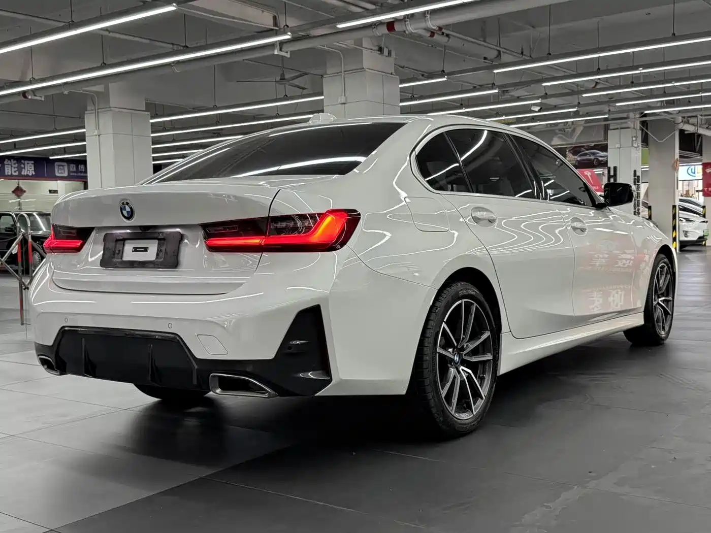 BMW 3 Series 2024 320i M Sport Package фото 9