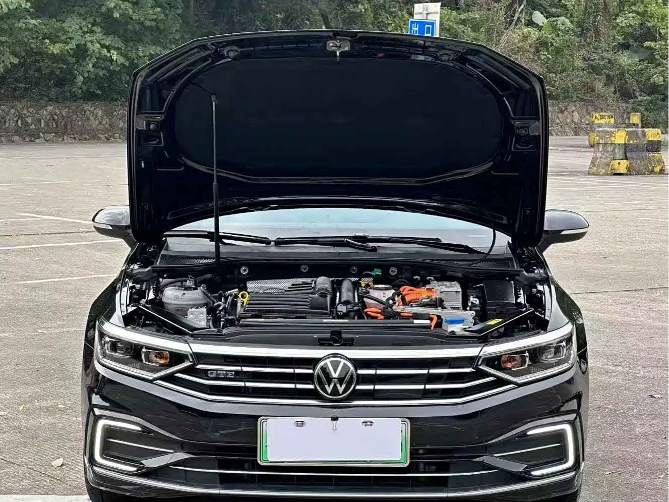 VOLKSWAGEN MAGOTAN GTE PLUG IN HYBRID