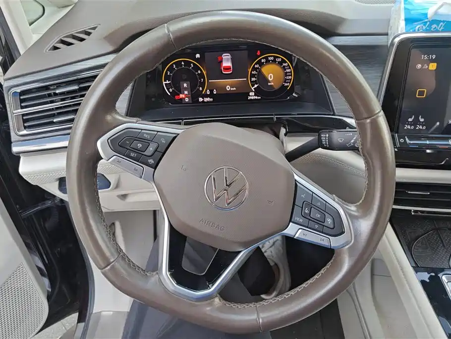 Volkswagen Viloran 2022 380TSI Premium Edition фото 15