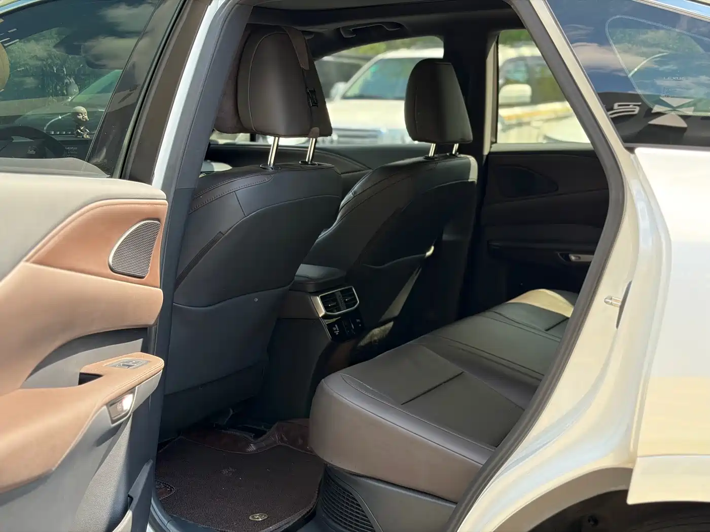 Lexus RX 2023 350h 4WD Pure Edition фото 9