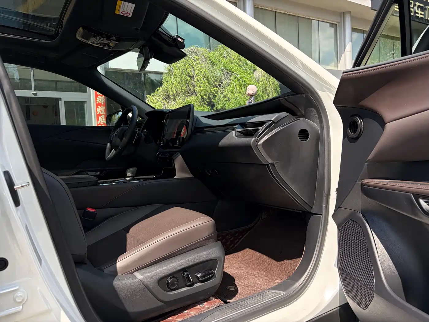Lexus RX 2023 350h 4WD Pure Edition фото 18