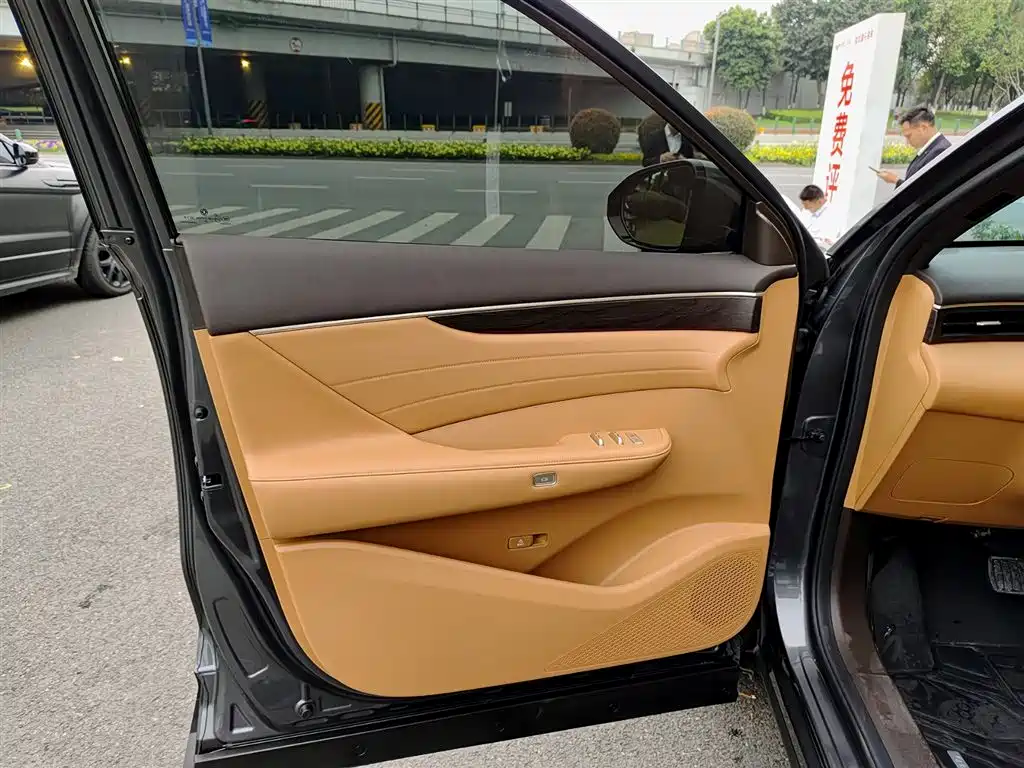 Dongfeng Aeolus L8 2025 2025 Plug-in Hybrid