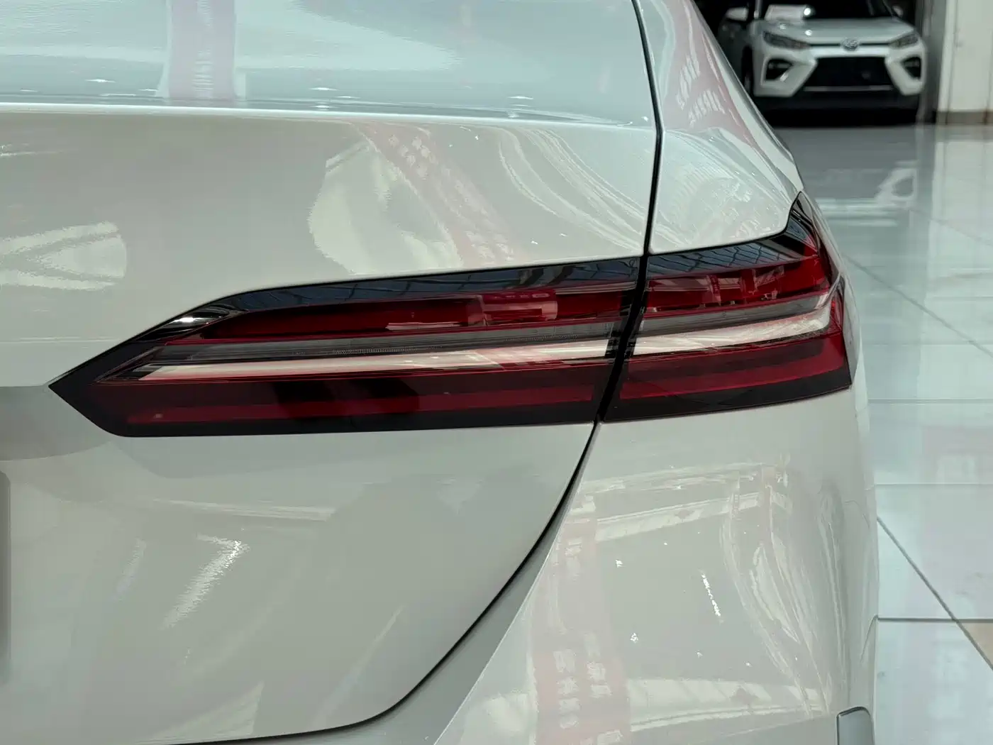 BMW 5 Series 2024 530Li Leading M Sport Package фото 10