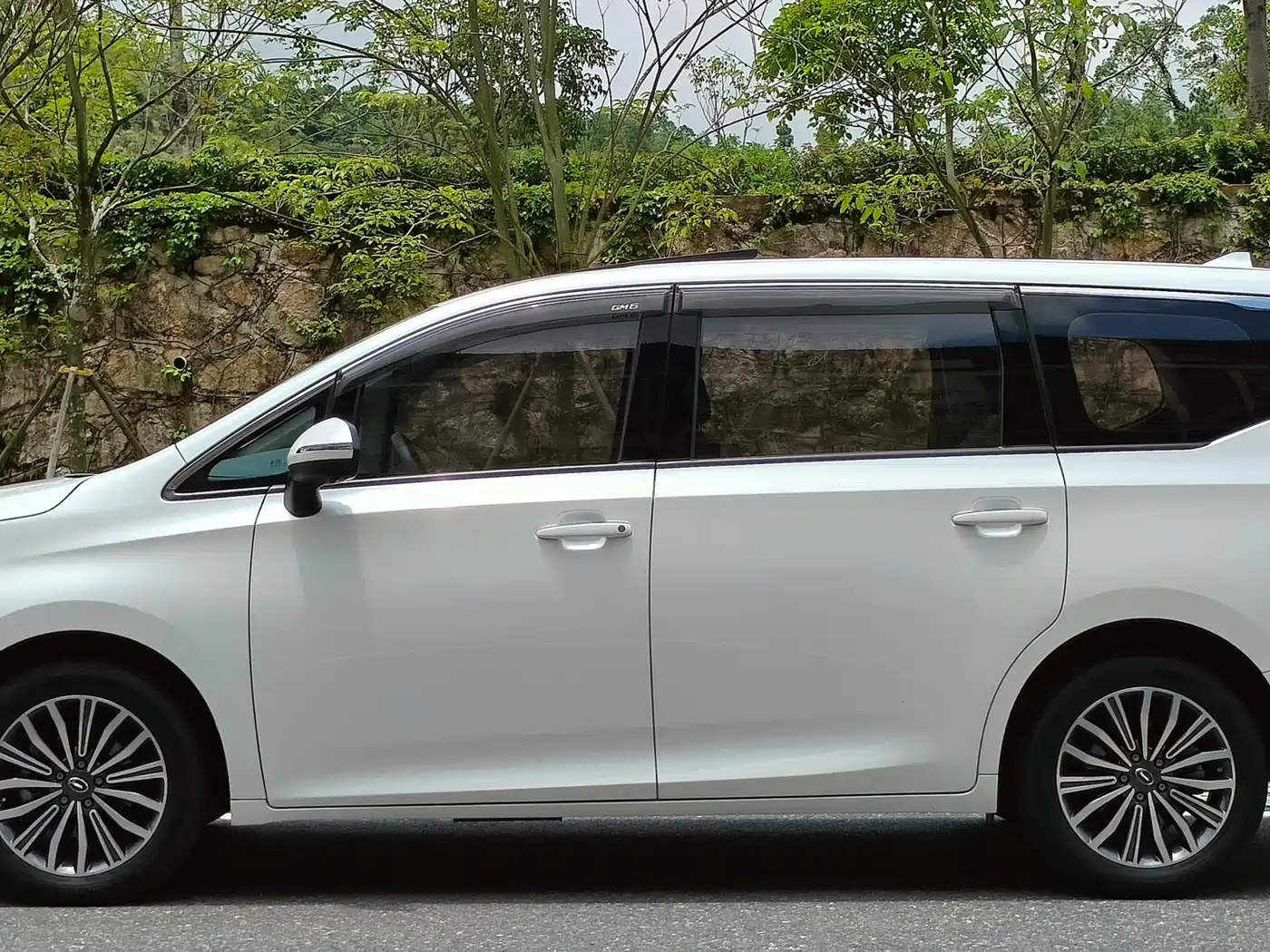 GAC Trumpchi Trumpchi M6 2019 270T Automatic Premium Edition (7-Seater) China V фото 4
