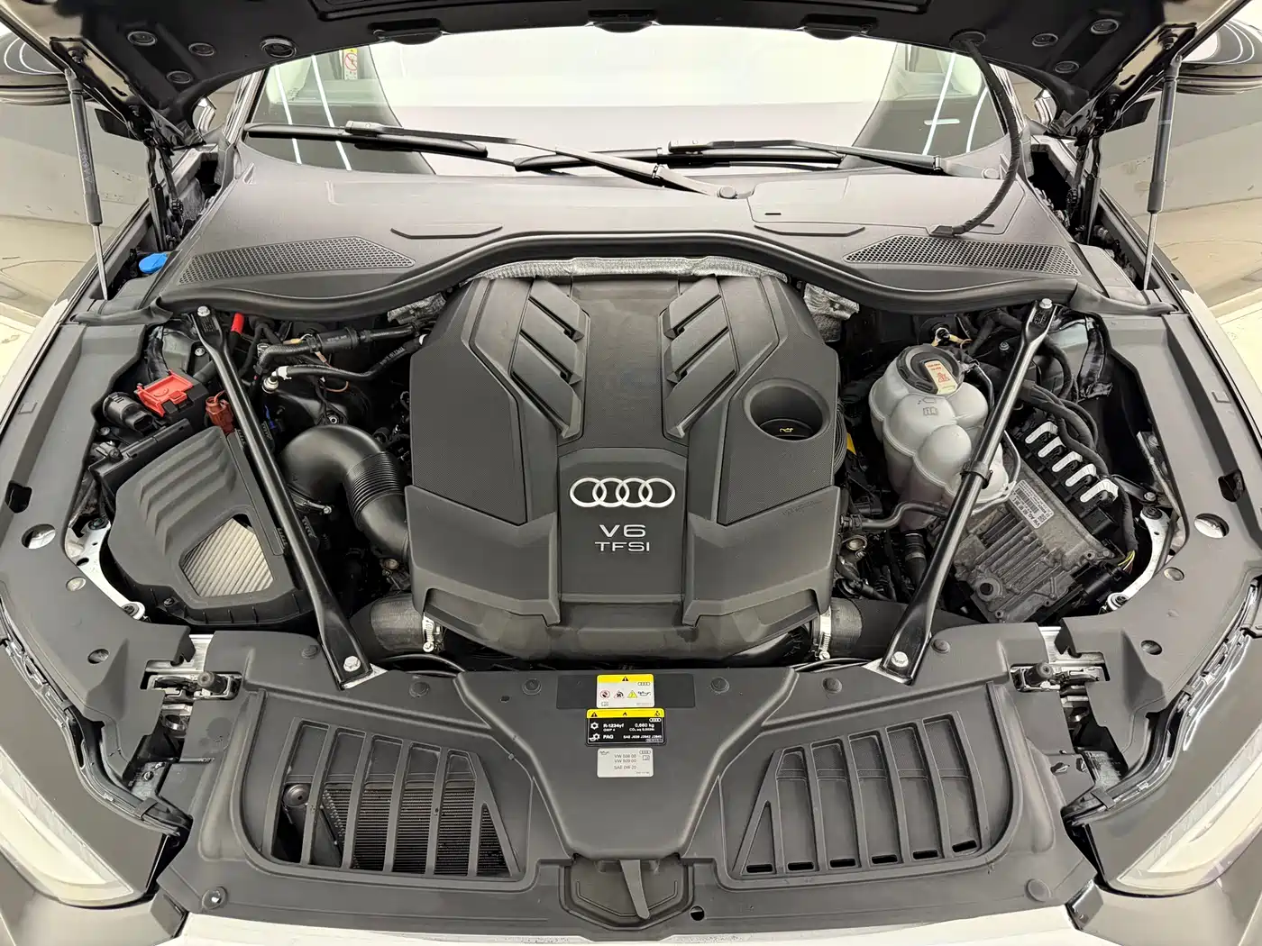 Audi A8 2024 Model A8L 50 TFSI quattro Premium Selection фото 16