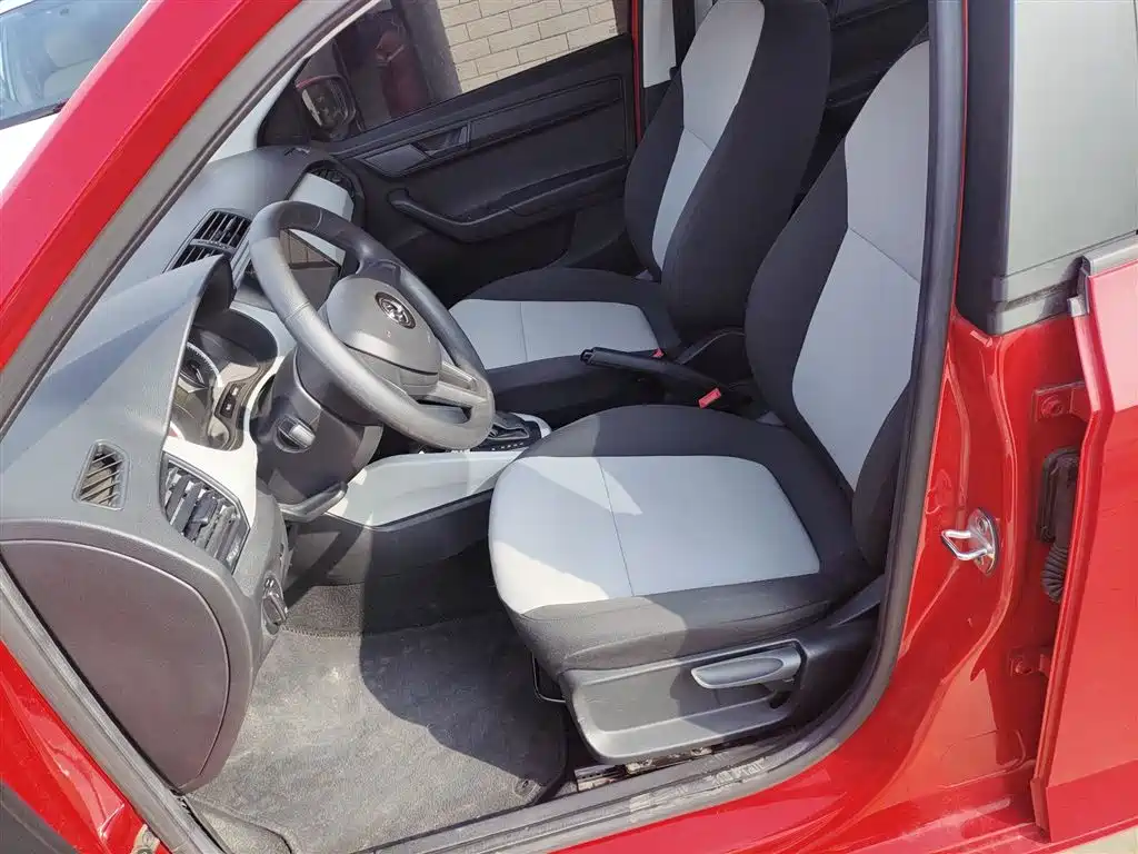 Škoda Fabia 2017 1.4L Auto Car Enjoy Edition фото 16