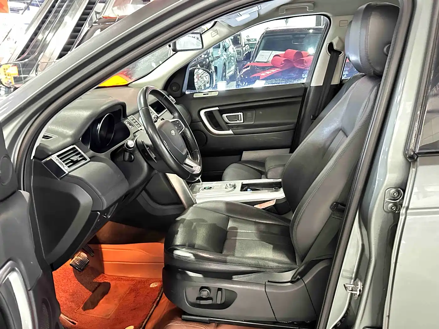 Land Rover Discovery Sport 2018 240PS SE Edition фото 4
