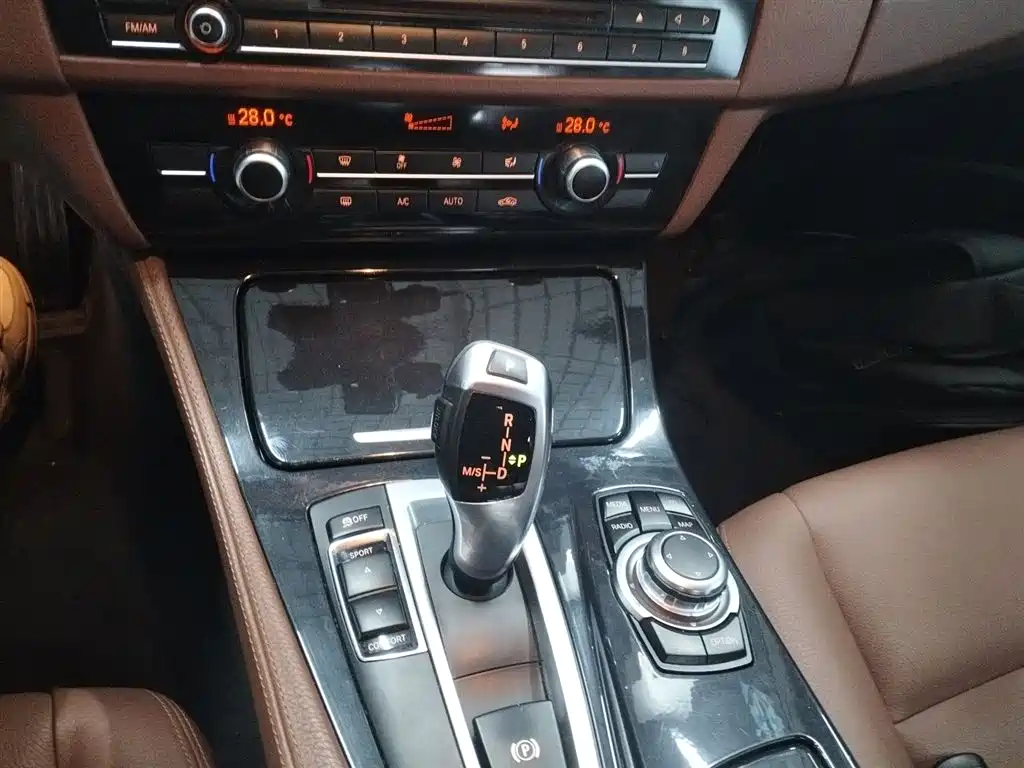 BMW 5 Series 2014 520Li Elegance фото 14