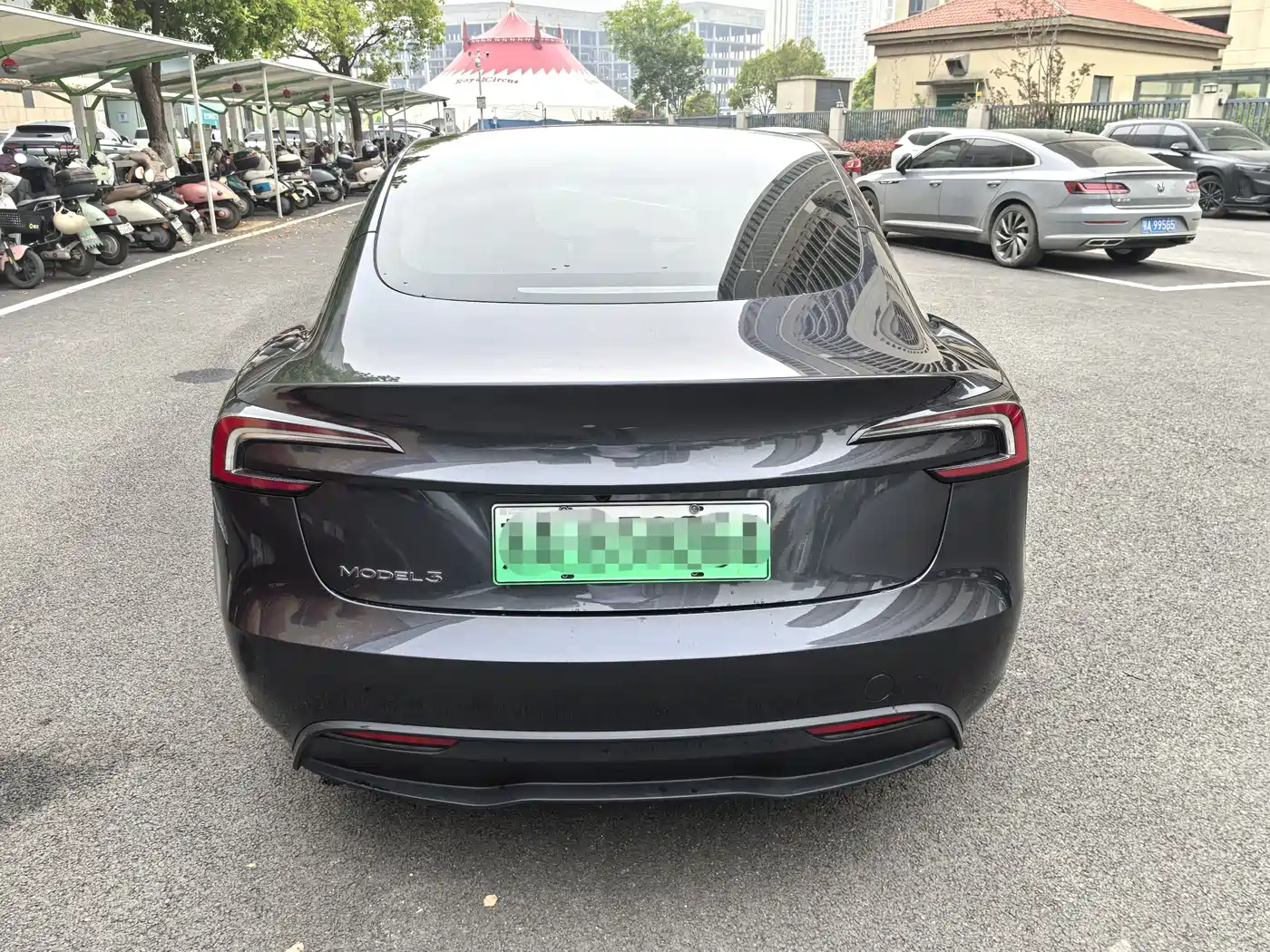 TESLA MODEL 3