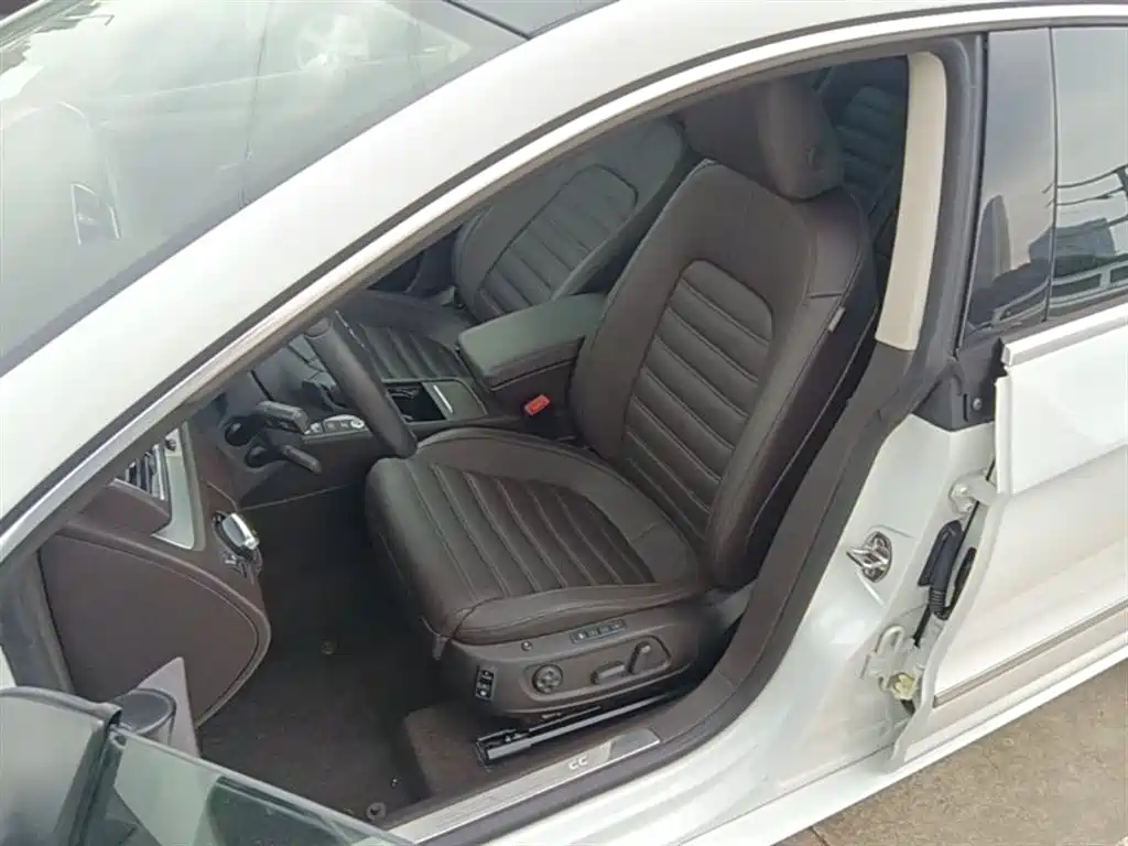 Volkswagen FAW-Volkswagen CC 2018 1.8TSI Luxury фото 15