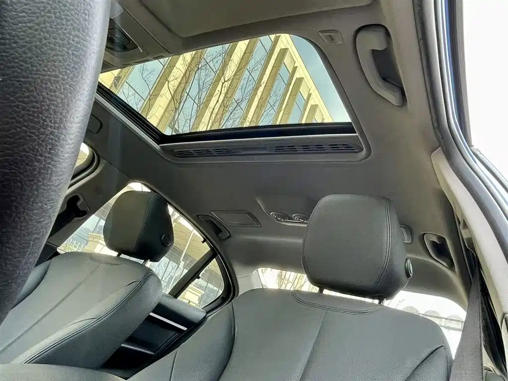 BMW 3 Series 2017 320Li M Sport фото 9